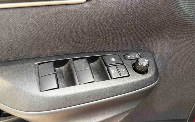 TOYOTA YARIS Hybride 116h Design photo 20 1104041