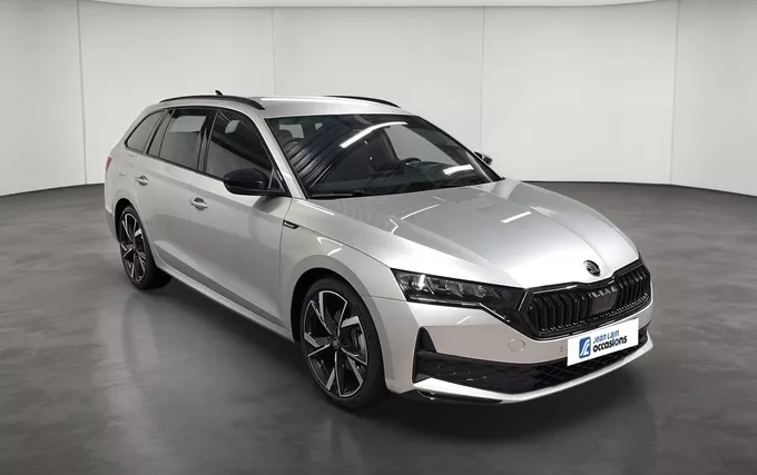 SKODA OCTAVIA Combi 2.0 TDI 150 ch SCR DSG7 Sportline extérieur trois quart avant droit 2131907