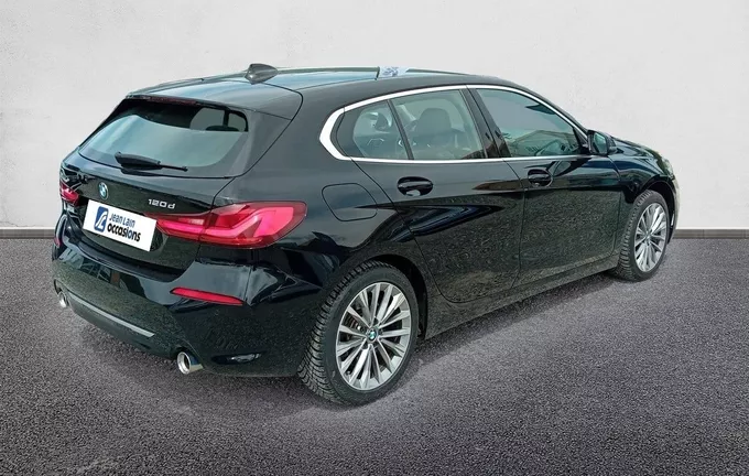 BMW SERIE 1 120d xDrive 190 ch BVA8 Luxury extérieur trois quart arrière droit 560541
