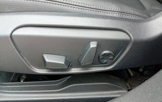 BMW SERIE 1 120d xDrive 190 ch BVA8 Luxury photo 20 560541