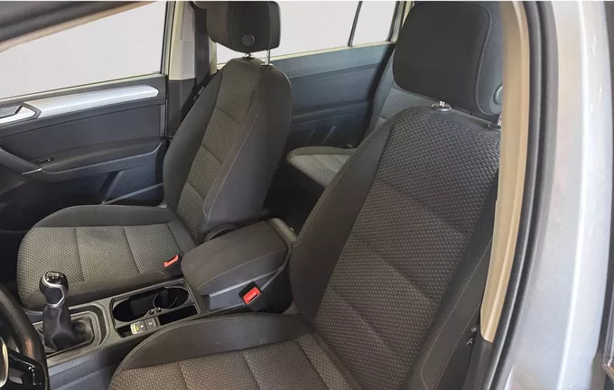 VOLKSWAGEN TOURAN 2.0 TDI 150 7pl Lounge Business extérieur trois quart arrière droit 213400