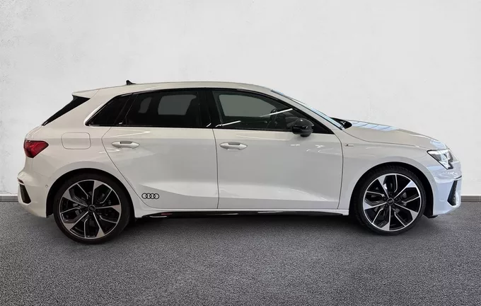 AUDI A3 Sportback TFSI Mild Hybrid 150 S tronic 7 S line extérieur côté droit 2129694