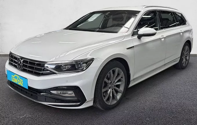 VOLKSWAGEN PASSAT SW 2.0 TDI EVO SCR 150 DSG7 R-Line extérieur trois quart avant gauche 213509