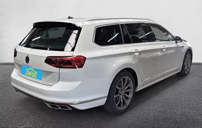 VOLKSWAGEN PASSAT SW 2.0 TDI EVO SCR 150 DSG7 R-Line extérieur trois quart arrière droit 213509
