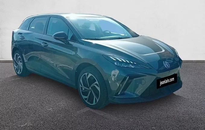 MG MG4 EV 77kWh - 180 kW Premium extérieur trois quart avant droit 9916