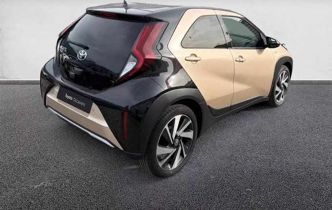TOYOTA AYGO X 1.0 VVT-i 72 Collection extérieur trois quart arrière droit 1103903