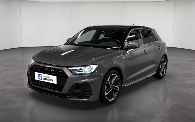 AUDI A1 Sportback 30 TFSI 116 ch S tronic 7 S Line extérieur trois quart avant gauche 2132484