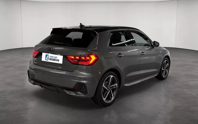AUDI A1 Sportback 30 TFSI 116 ch S tronic 7 S Line extérieur trois quart arrière droit 2132484