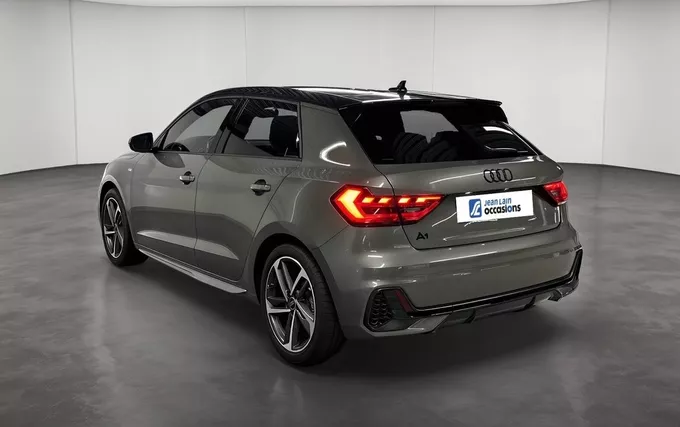 AUDI A1 Sportback 30 TFSI 116 ch S tronic 7 S Line extérieur trois quart arrière gauche 2132484