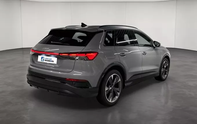 AUDI Q4 E-TRON 45 285 ch 82 kWh extérieur trois quart arrière droit 2133063