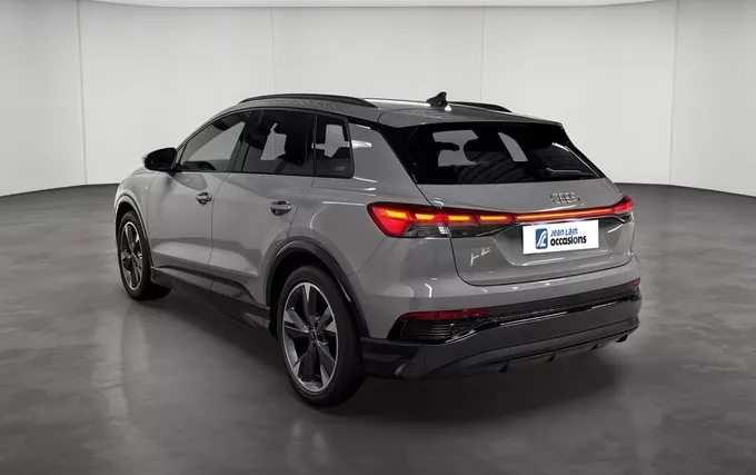AUDI Q4 E-TRON 45 285 ch 82 kWh extérieur trois quart arrière gauche 2133063