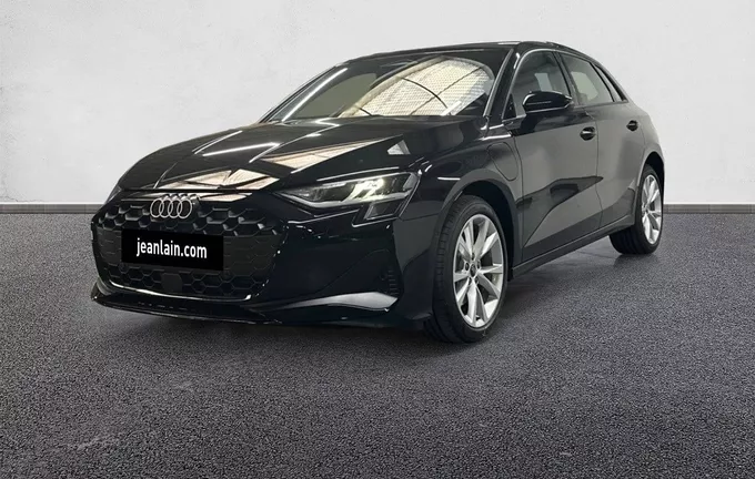 AUDI A3 Sportback TFSI e Hybride rechargeable 204 S tronic 6 Design extérieur trois quart avant gauche 5401