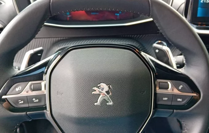 PEUGEOT 208 PureTech 100 S&S EAT8 Roadtrip photo 12 560530