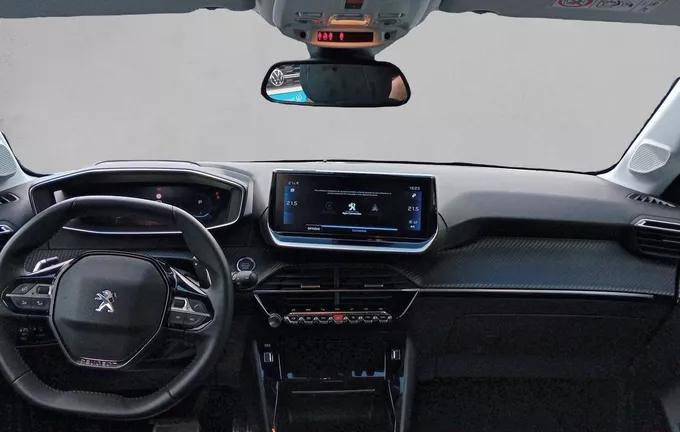 PEUGEOT 208 PureTech 100 S&S EAT8 Roadtrip photo 18 560530