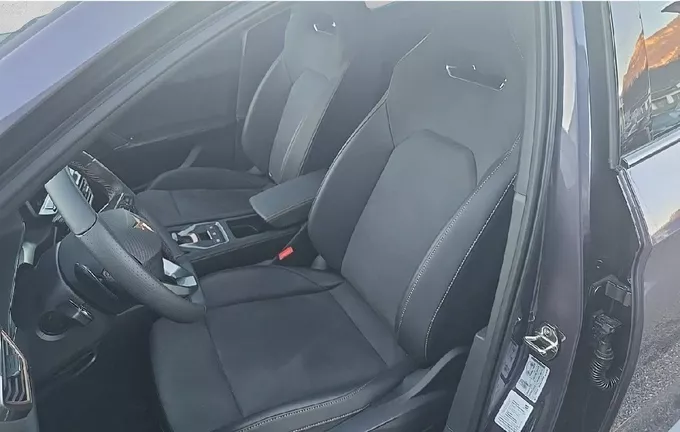 CUPRA LEON 1.5 eTSI Hybrid 150 ch DSG7 V extérieur trois quart arrière droit 1165