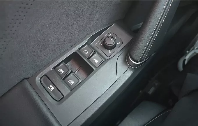 CUPRA LEON 1.5 eTSI Hybrid 150 ch DSG7 V photo 20 1165