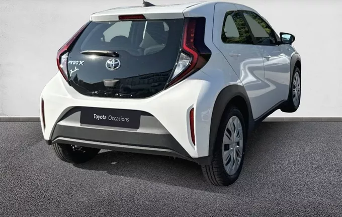 TOYOTA AYGO X 1.0 VVT-i 72 Dynamic extérieur trois quart arrière droit 1103555