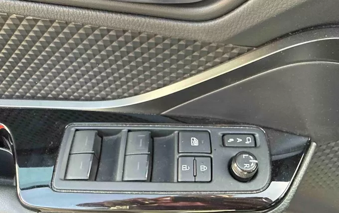 TOYOTA C-HR Hybride 1.8L Design photo 10 1103914