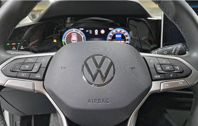 VOLKSWAGEN GOLF 1.5 eHybrid 204 DSG6 VW Edition photo 18 2125343