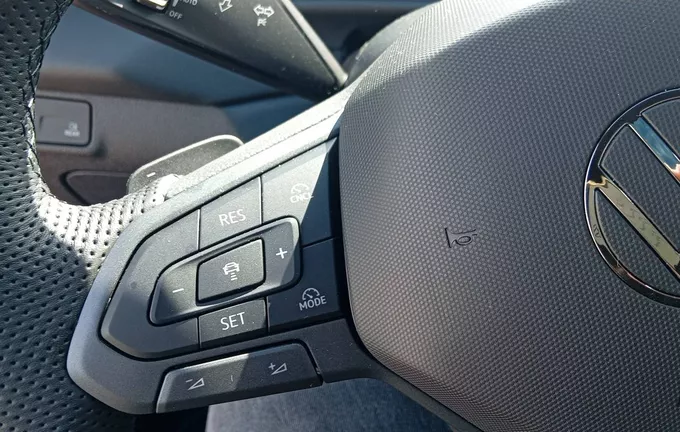 VOLKSWAGEN T-ROC 1.5 eTSI EVO2 Hybrid 150 ch DSG7 R-Line photo 12 6535