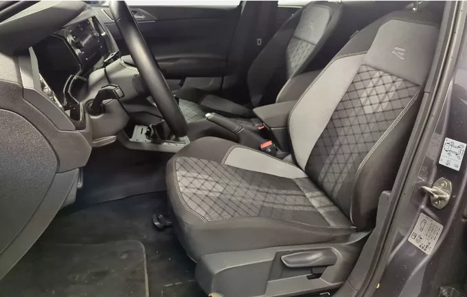 VOLKSWAGEN POLO 1.0 TSI 95 S&S BVM5 R-Line Edition extérieur trois quart arrière droit 2122473