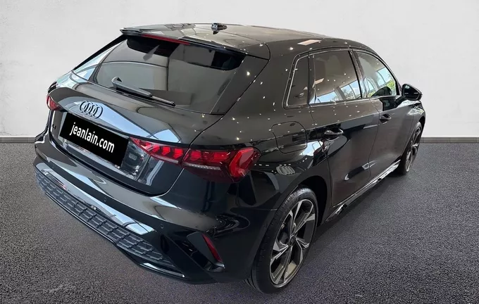 AUDI A3 Sportback TFSI e Hybride rechargeable 204 S tronic 6 S line extérieur trois quart arrière droit 5518