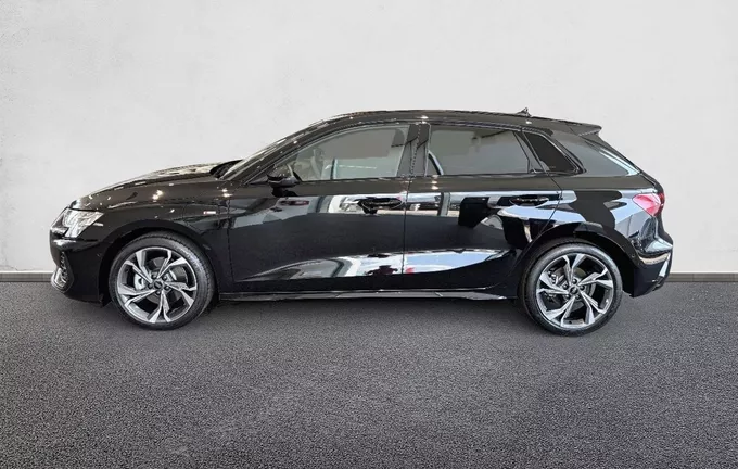 AUDI A3 Sportback TFSI e Hybride rechargeable 204 S tronic 6 S line extérieur côté gauche 5518