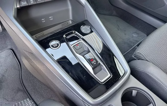 AUDI A3 Sportback TFSI e Hybride rechargeable 204 S tronic 6 S line photo 13 5518