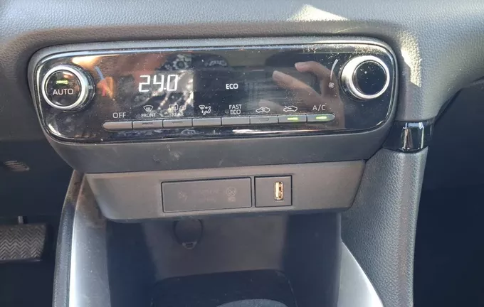 TOYOTA YARIS Hybride 116h Design photo 14 1103820