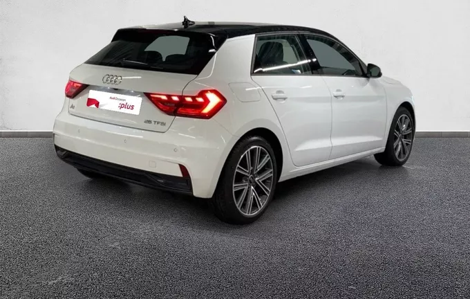 AUDI A1 Sportback 25 TFSI 95 ch S tronic 7 Design extérieur trois quart arrière droit 2125096