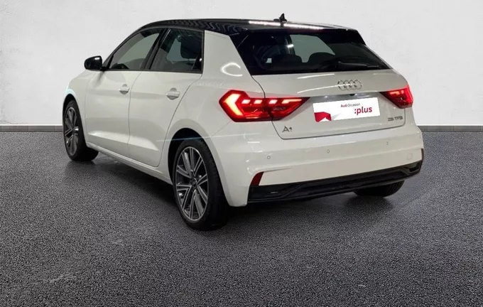 AUDI A1 Sportback 25 TFSI 95 ch S tronic 7 Design extérieur trois quart arrière gauche 2125096