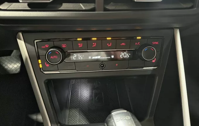 VOLKSWAGEN POLO 1.0 TSI 95 S&S DSG7 Carat photo 18 946116