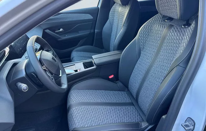 PEUGEOT 308 Hybrid 145 e-DCS6 Allure photo 11 945182