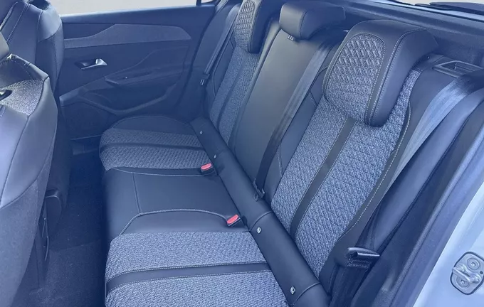 PEUGEOT 308 Hybrid 145 e-DCS6 Allure photo 12 945182