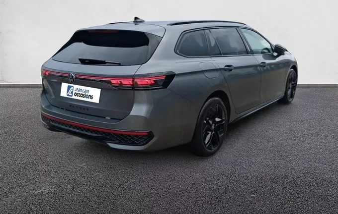 VOLKSWAGEN PASSAT 1.5 eHybrid 272 DSG6 R-Line extérieur trois quart arrière droit 2125543