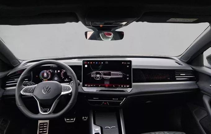 VOLKSWAGEN PASSAT 1.5 eHybrid 272 DSG6 R-Line photo 18 2125543