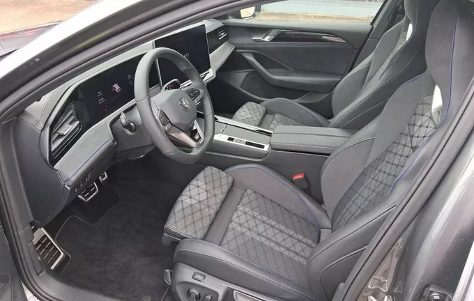 VOLKSWAGEN PASSAT 1.5 eHybrid 272 DSG6 R-Line photo 27 2125543