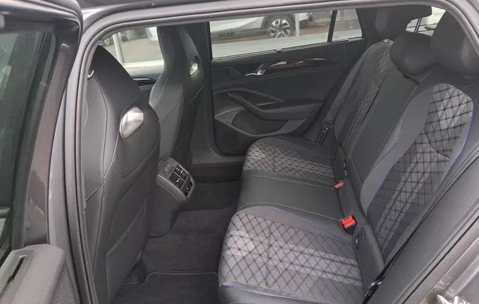 VOLKSWAGEN PASSAT 1.5 eHybrid 272 DSG6 R-Line photo 29 2125543