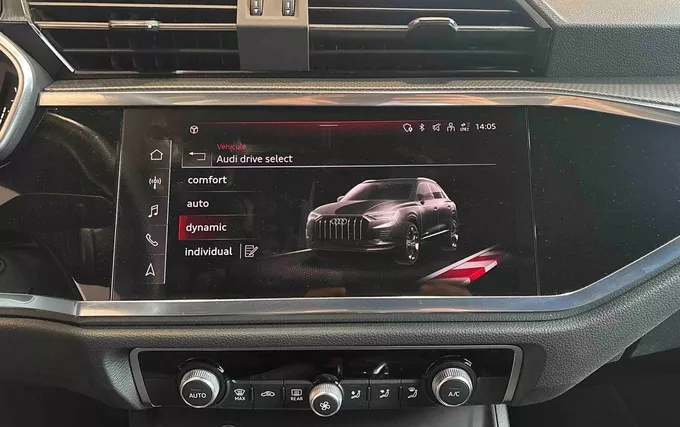 AUDI Q3 45 TFSIe 245 ch S tronic 6 S line photo 19 2132982