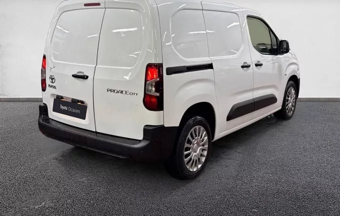 TOYOTA PROACE CITY MEDIUM 1.5L 100 D-4D BVM5 BUSINESS extérieur trois quart arrière droit 1102947