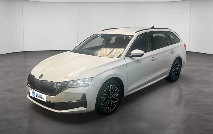 SKODA OCTAVIA Combi 1.5 TSI Hybrid 150 ch ACT DSG7 Selection extérieur trois quart avant gauche 2131903