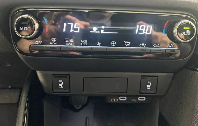 TOYOTA YARIS Hybride 116h Collection photo 14 1103363