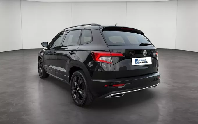 SKODA KAROQ 2.0 TSI 190 ch ACT 4x4 DSG7 Sportline extérieur trois quart arrière gauche 2133077