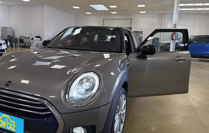 MINI CLUBMAN Cooper 136 ch BVA7 Finition Chili photo 19 213204