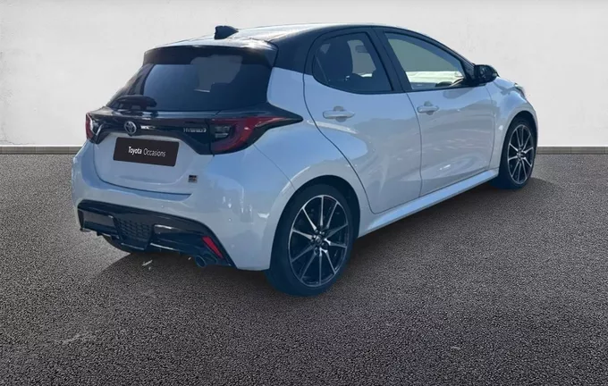 TOYOTA YARIS Hybride 116h GR Sport extérieur trois quart arrière droit 1103659