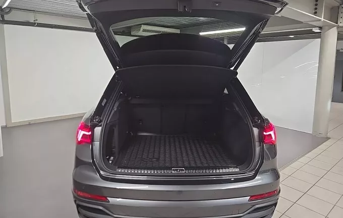 AUDI Q3 45 TFSIe 245 ch S tronic 6 S line photo 10 2127350
