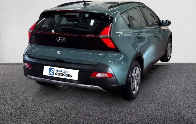 HYUNDAI BAYON 1.2 84 Initia extérieur trois quart arrière droit 13755