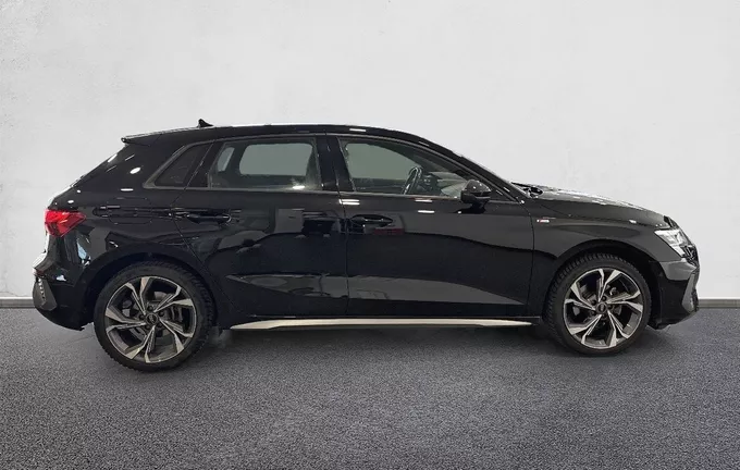 AUDI A3 Sportback 35 TFSI Mild Hybrid 150 S tronic 7 S Line extérieur côté droit 2131198