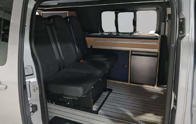 CITROEN JUMPY VAN AMENAGE BLUEHDI 120 S&S BVM6 extérieur trois quart arrière gauche 943688