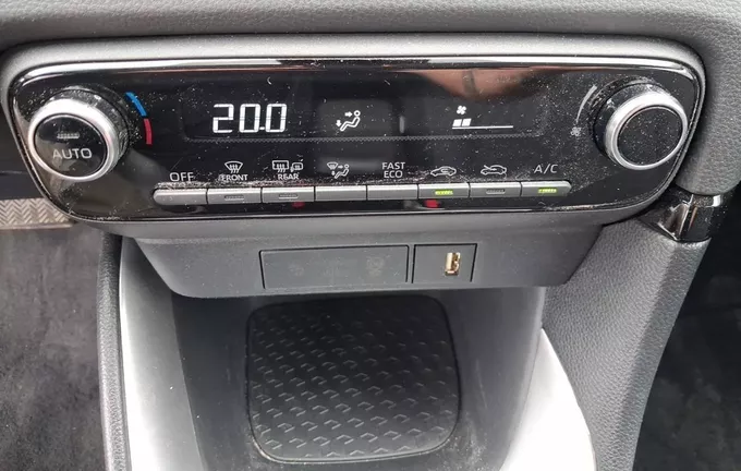 TOYOTA YARIS Hybride 116h Design photo 14 1103780